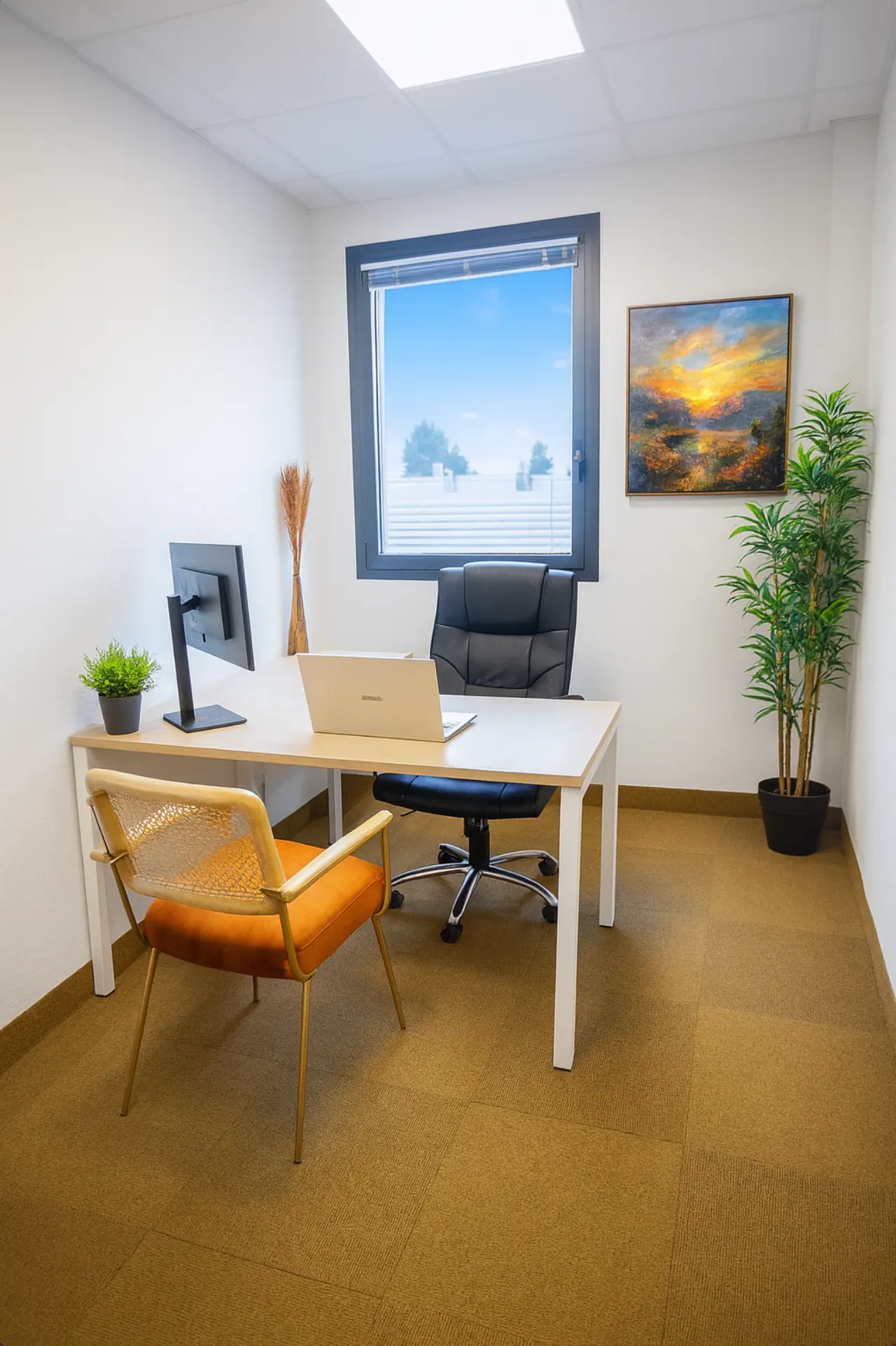 Bureau individuel lumineux dans l’extension Garosud avec poste de travail professionnel