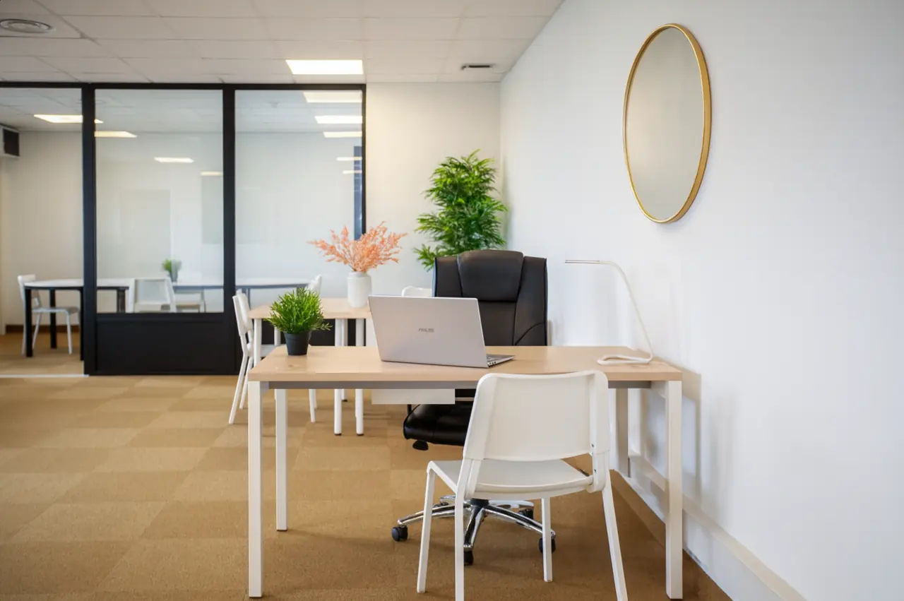 Espace coworking et bureaux à Montpellier dans un environnement lumineux et professionnel